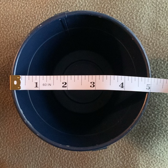 Set of 2 rustic Patriotic metal containers.  Approx 8 1/2” x 5” and 4 1/2” x 5” - Picture 8 of 9